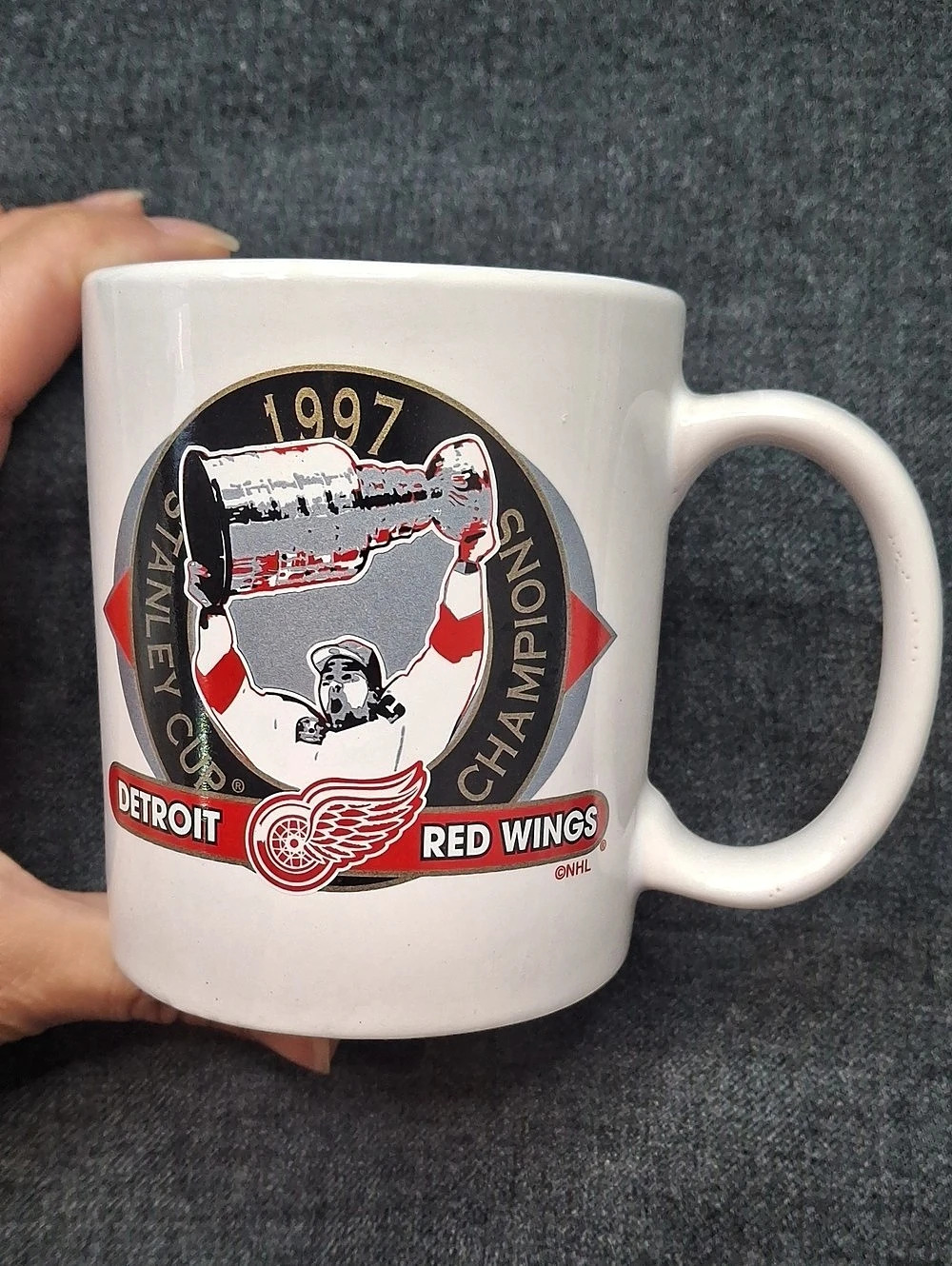 LNVY 1997 Stanley Cup Champions Detroit Red Wings mug White